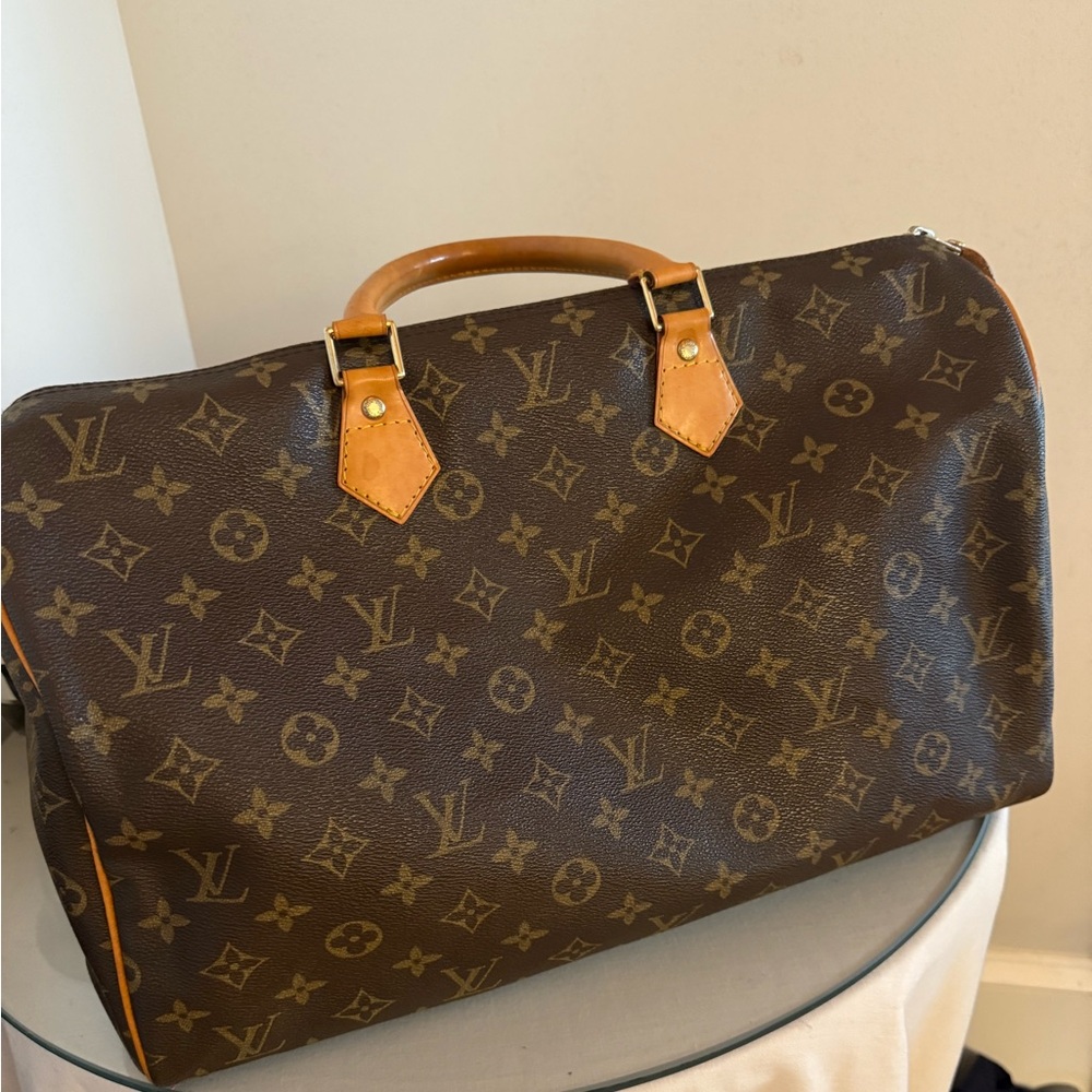 Authentic Louis Vuitton Speedy 40 Monogram